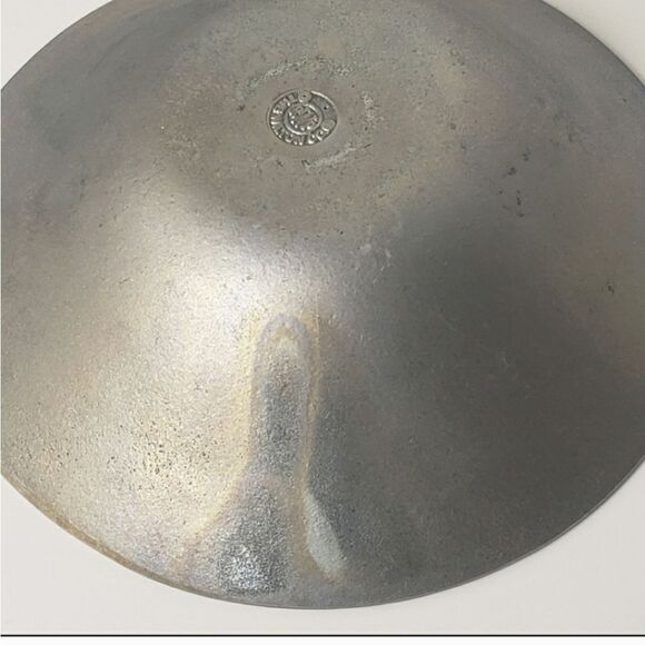 VINTAGE WILTON COMPANY Pewter Fruit Embossed Serving Bowl Home Decor - Picture 4 of 9